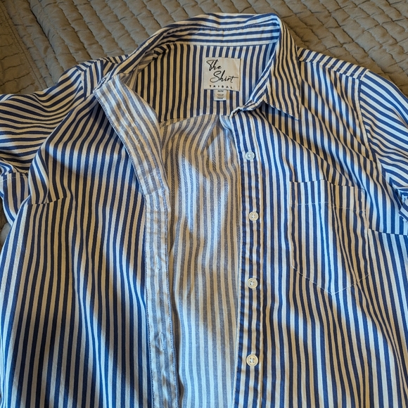 Blue and white striped shirt - Picture 4 of 5